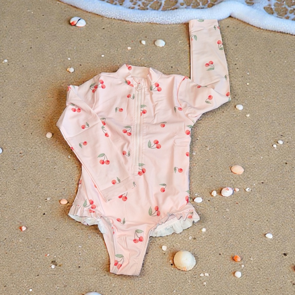 GAP Pink Cherry Kids Swim Rashguard (5) NWT